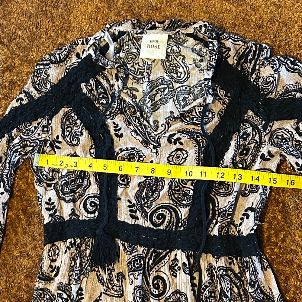 Knox Rose Black and Cream Paisley Casual Dress - Picture 2 of 6